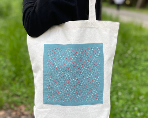 刺し子　刺子　波模様　花柄　バッグ 緑のハンドル付き　リバーシブル　グドゥリー 刺し子 刺子 波模様 花柄 バッグ 緑のハンドル付き リバーシブル