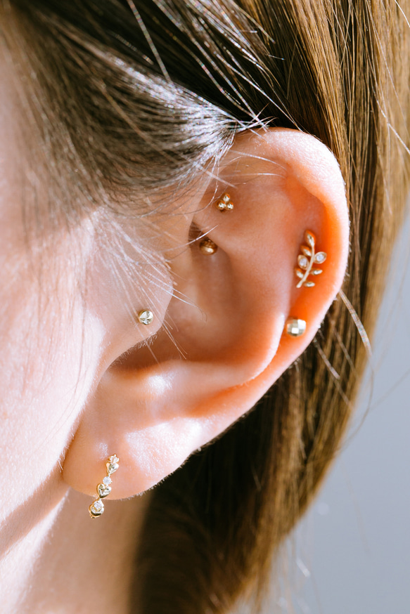 14K金 ゴールド 三角形  ヘリックス アイブロウ イヤーロブ ロック ダイス バナナバーベル そピアス イヤリング 4枚目の画像