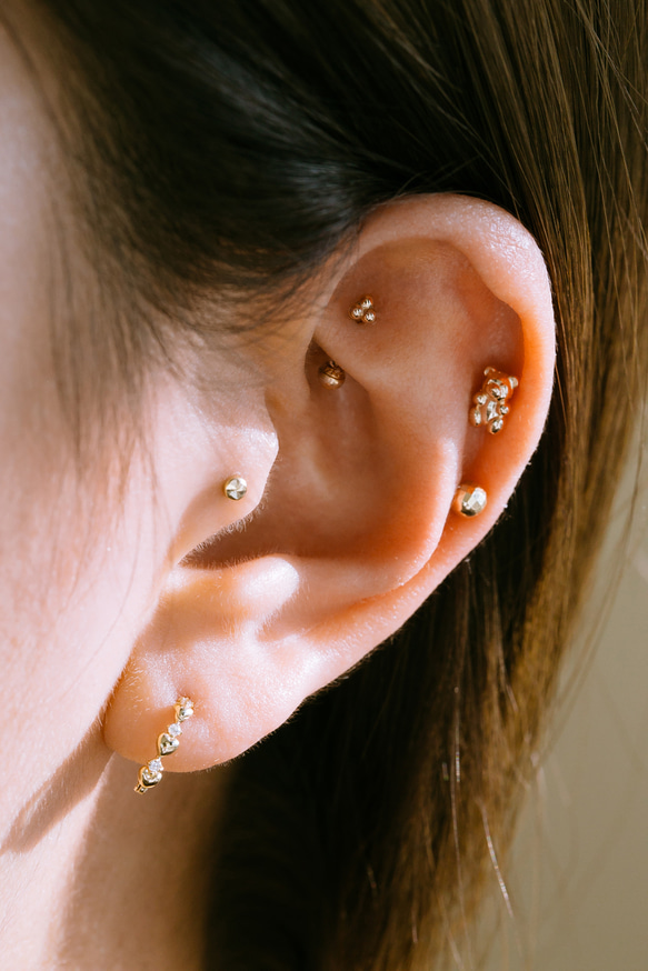 14K金 ゴールド 三角形  ヘリックス アイブロウ イヤーロブ ロック ダイス バナナバーベル そピアス イヤリング 5枚目の画像