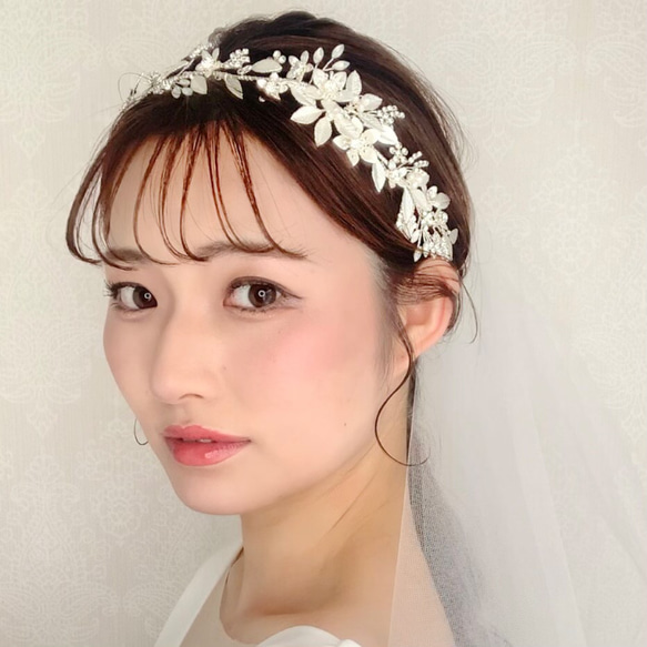 RE54  ウェディング ヘッドドレス　カチューシャ ブライダル ヘアアクセサリー 結婚式 前撮り 卒業式 3枚目の画像