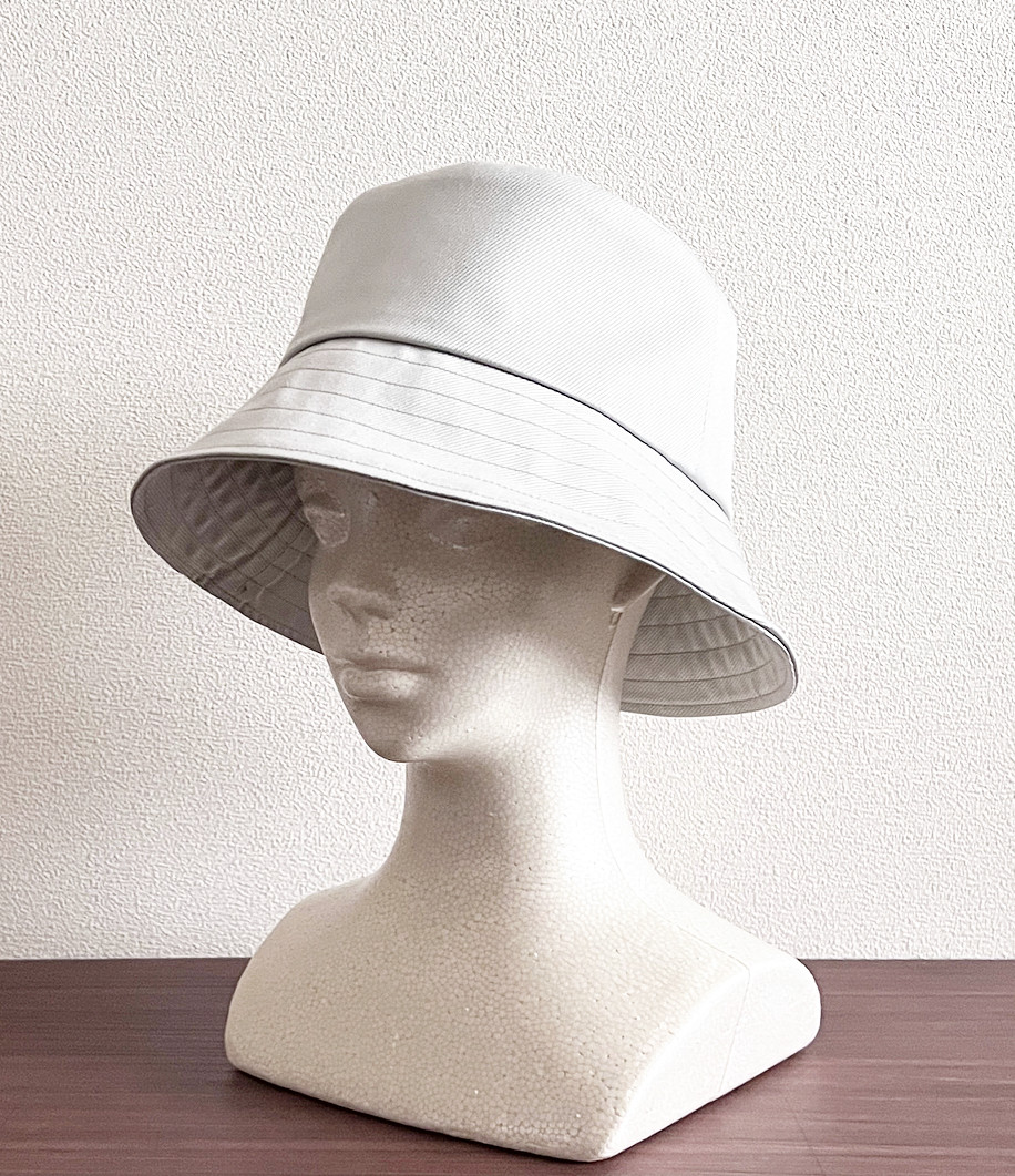 オールシーズンOK‼️カタチにこだわるボブハットホワイトグレー