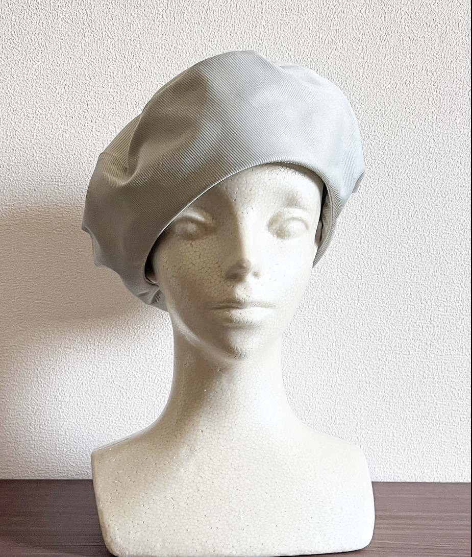 カタチにこだわるベレー帽　オールシーズンOK ホワイトグレー