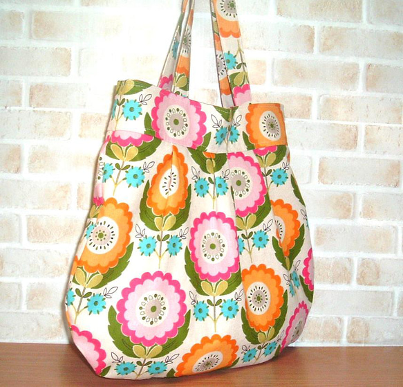 1600円➡1000円 レトロフラワーのお洒落なグラニーバッグ ピンクと