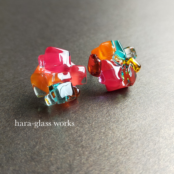 ガラスのロックピアスa　オレンジ&レッド&マリンブルー&ラベンダー　アレルギー対応ピアス 5枚目の画像
