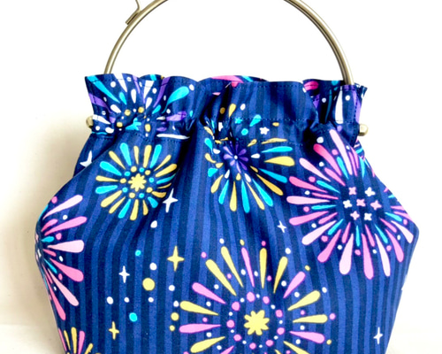 棚卸しセール＊花火柄のベンリー口金のバッグ＊紺系＊＊Sサイズ
