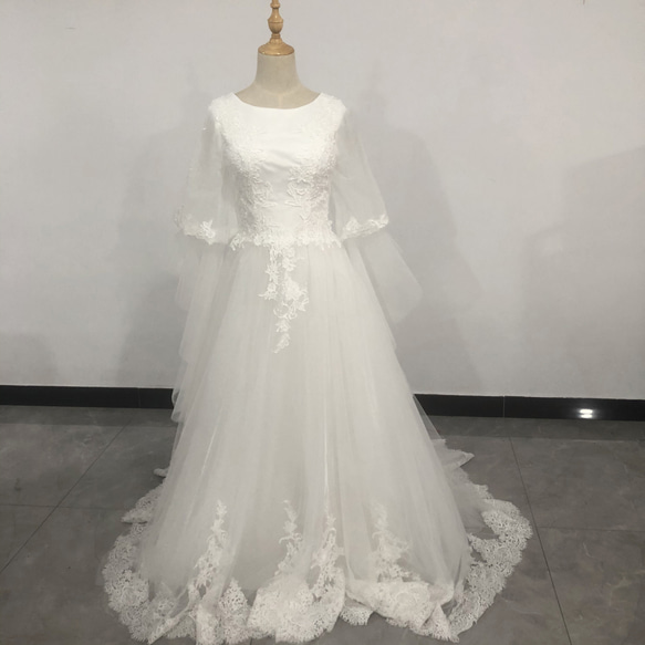 法式婚紗禮服白色精緻蕾絲短款拖地長裙人魚線條優雅透明 第1張的照片