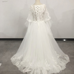 法式婚紗禮服白色精緻蕾絲短款拖地長裙人魚線條優雅透明 第4張的照片