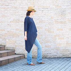 有機棉，鑰匙孔領口，不對稱剪裁縫製上衣，襯衫，束腰上衣，深海軍藍 第7張的照片