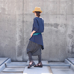 有機棉，鑰匙孔領口，不對稱剪裁縫製上衣，襯衫，束腰上衣，深海軍藍 第10張的照片