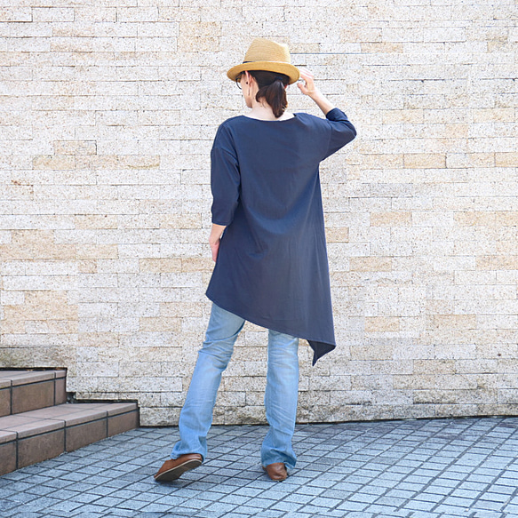 有機棉，鑰匙孔領口，不對稱剪裁縫製上衣，襯衫，束腰上衣，深海軍藍 第6張的照片