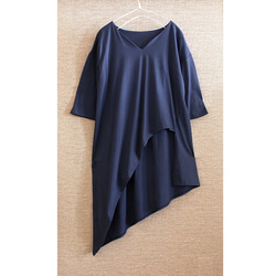 有機棉，鑰匙孔領口，不對稱剪裁縫製上衣，襯衫，束腰上衣，深海軍藍 第12張的照片