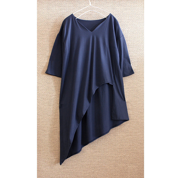 有機棉，鑰匙孔領口，不對稱剪裁縫製上衣，襯衫，束腰上衣，深海軍藍 第12張的照片