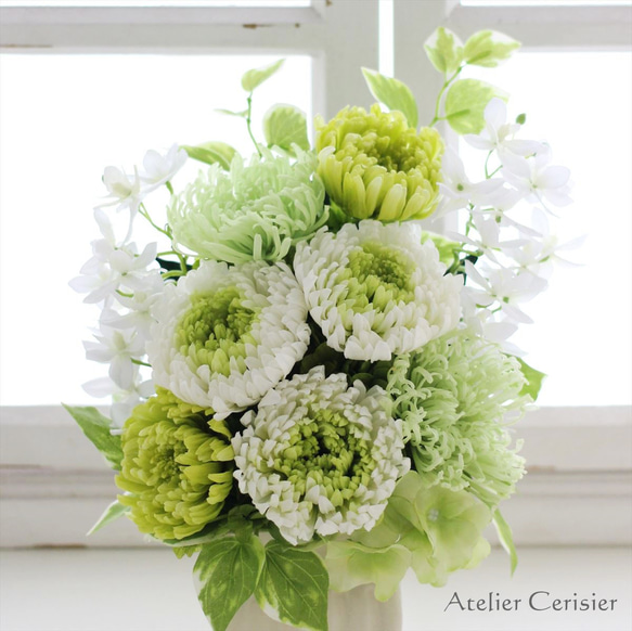 プリザーブドフラワー仏花　お供えの花　花器付　清楚な一対　ホワイト　タッセル付き 琴音 Sサイズ 2個セット一対タイプ プリザーブドフラワー お供え お