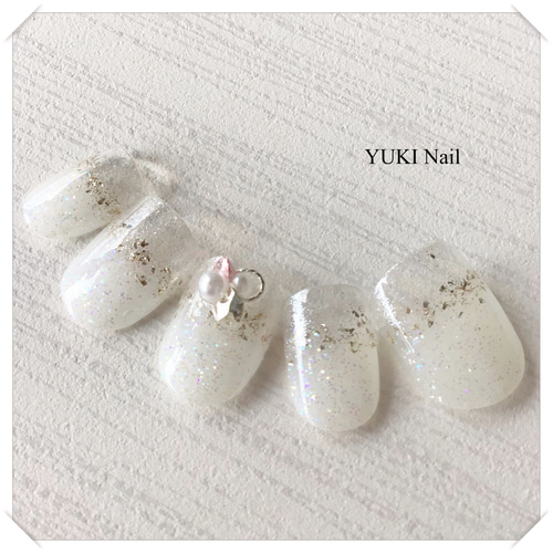 ミルキーホワイトのグラデーションネイル ネイルチップ（つけ爪） yuki  