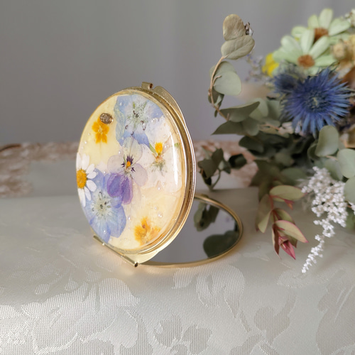 OMEGA ゴールド手鏡 花柄 OMEGA ゴールド手鏡 花柄