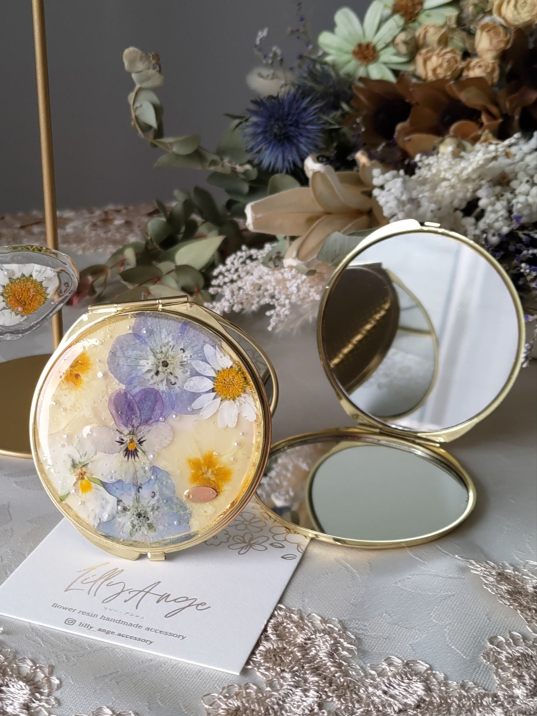 金色の花柄ハンドミラー 金色の花柄ハンドミラー