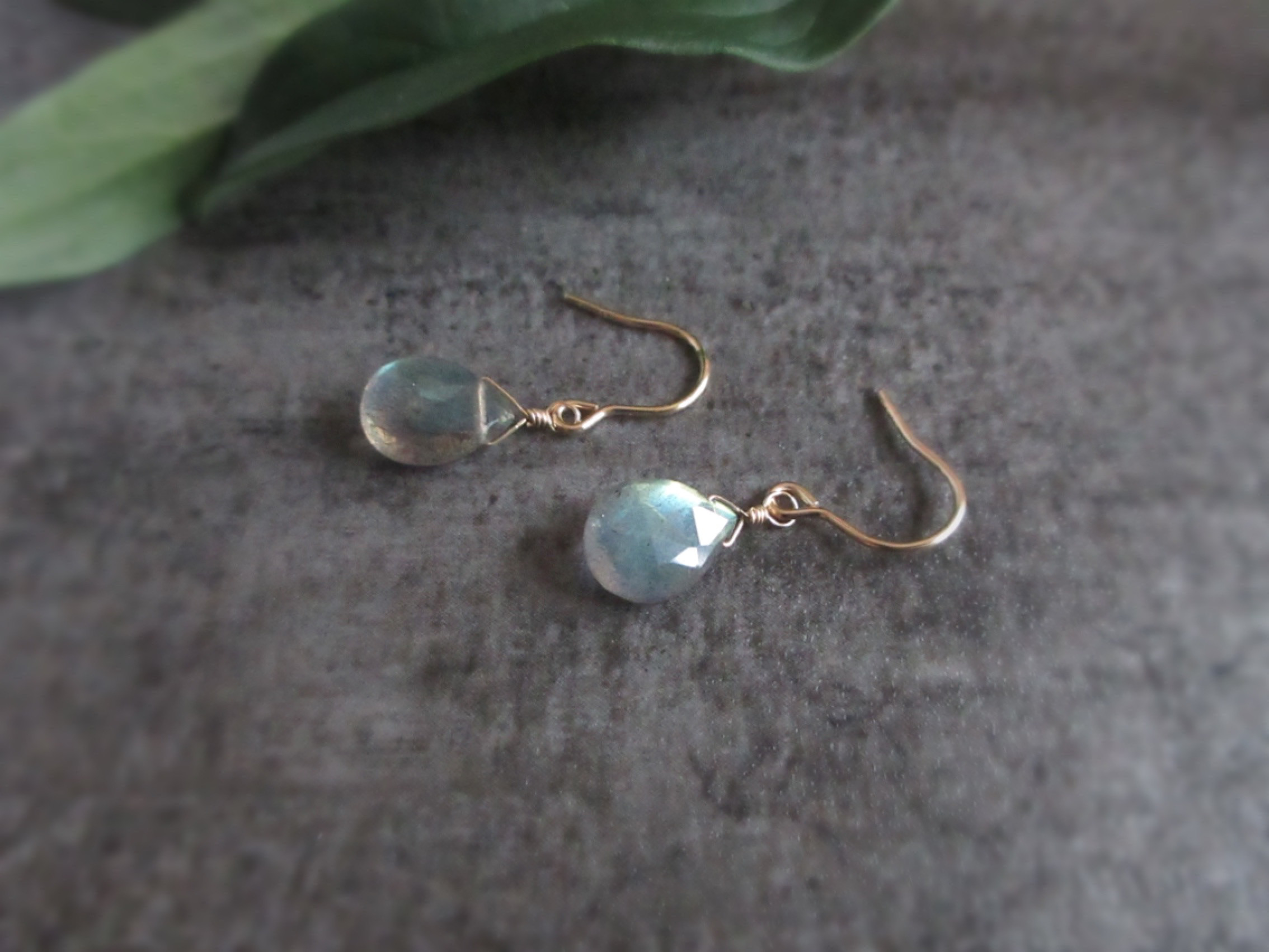 【宝石質】10mm発色美「ラブラドライト」14kgfピアス/イヤリング