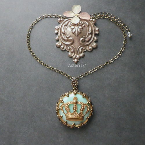 王冠 フィリグリー チェコウランガラスボタン 32mm ペンダント