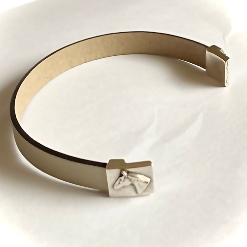 ヨーロッパ製 本革 グレー 馬 ブレスレット 】幅 10mm マグネット