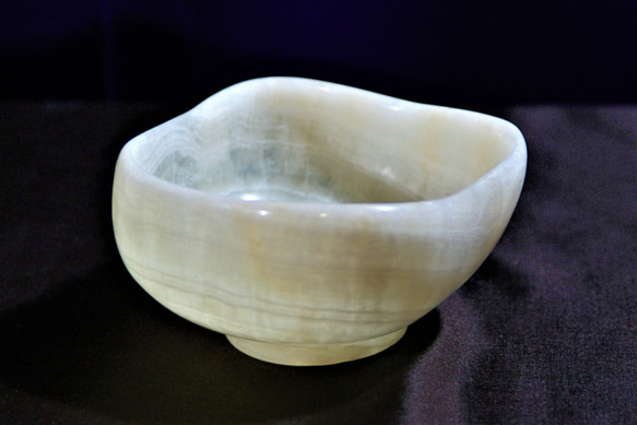 抹茶茶碗　『月光　Ⅱ』天然石オニックスの茶碗　　彫刻家による手彫りの器 3枚目の画像