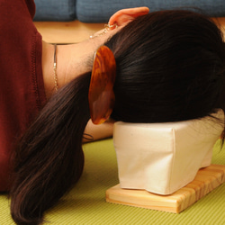 【首にやさしいごろ寝まくら】ウッドナチュラル　眼鏡をかけたまま使えます 2枚目の画像