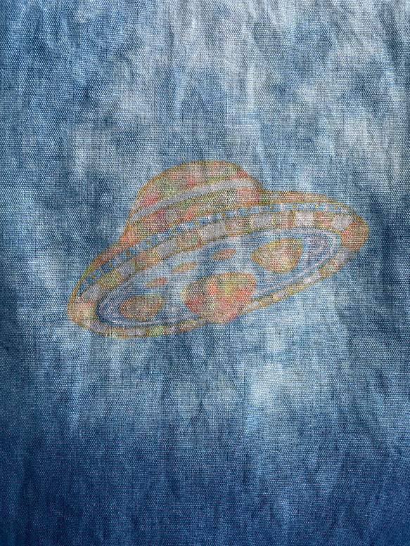 送料無料　" 未知との遭遇 " UFO 藍染手描きタペストリー  型摺り染 絞り染め 3枚目の画像