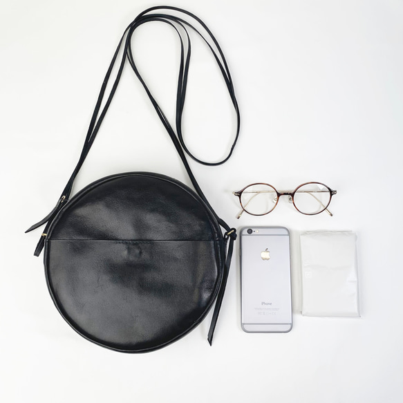 本革の丸型ショルダー　Black 5枚目の画像