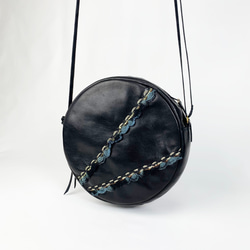 本革の丸型ショルダー　Black 2枚目の画像