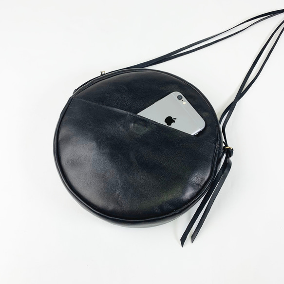 本革の丸型ショルダー　Black 6枚目の画像