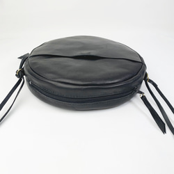 本革の丸型ショルダー　Black 7枚目の画像