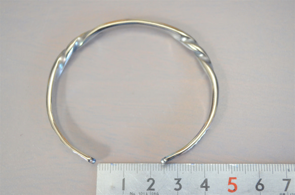 鈦金屬手鐲“旋轉”橢圓模型・Titanium Bangle 第3張的照片