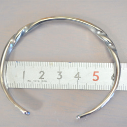 鈦金屬手鐲“旋轉”橢圓模型・Titanium Bangle 第2張的照片