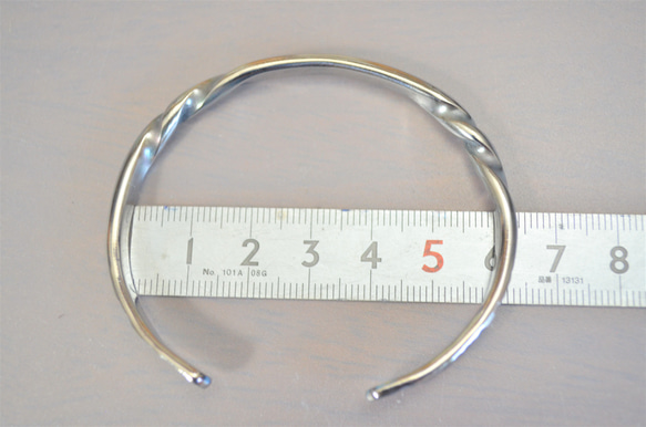 鈦金屬手鐲“旋轉”橢圓模型・Titanium Bangle 第2張的照片