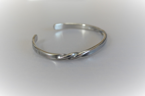 鈦金屬手鐲“旋轉”橢圓模型・Titanium Bangle 第4張的照片