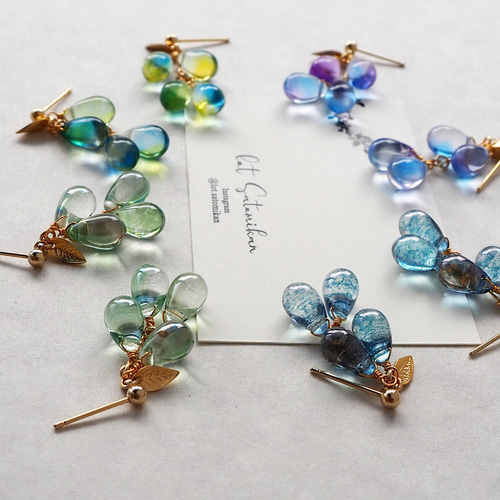 雫形 ガラスビーズのピアス／イヤリング しずく型ガラスビーズのピアス・イヤリング(ピンク) ピアス（フック