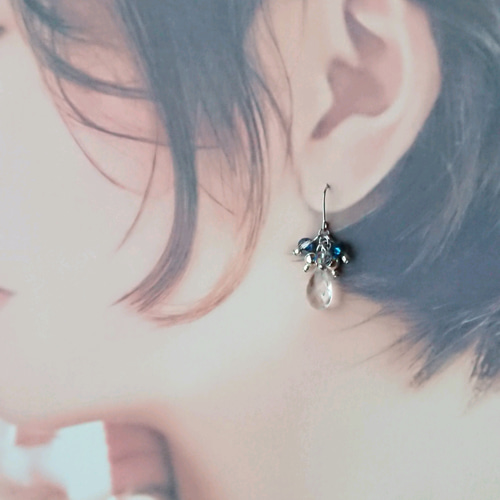 ガラスビーズ ＊ しずく ピアス / イヤリング変更可 ロジウム 大人