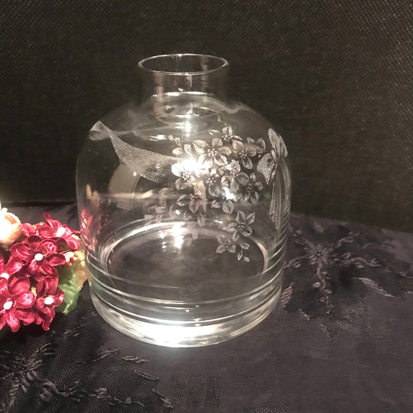 小花とリボンの花器〜手彫りガラス〜 11枚目の画像