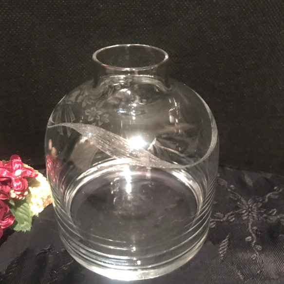 小花とリボンの花器〜手彫りガラス〜 10枚目の画像