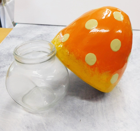 キノコの小物入れ【オレンジ】ガラス瓶・木製★調味料入れ・アクセサリーケースにも♪ 2枚目の画像