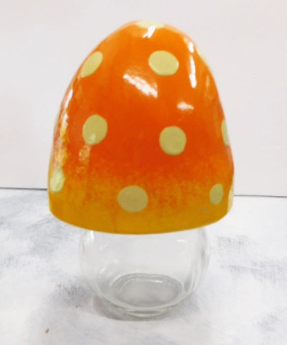 キノコの小物入れ【オレンジ】ガラス瓶・木製★調味料入れ・アクセサリーケースにも♪ 3枚目の画像