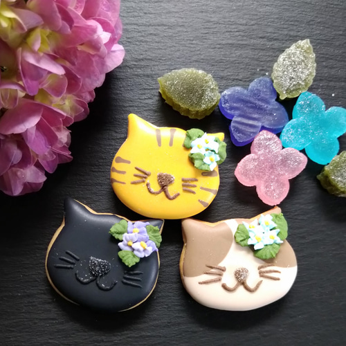 ニッキー様お取り置き　10/6まで　猫　レジンヘアゴム　葡萄　ハチワレ　秋の味覚 ニッキー様お取り置き10/6まで猫レジンヘアゴム葡萄ハチワレ秋の味覚