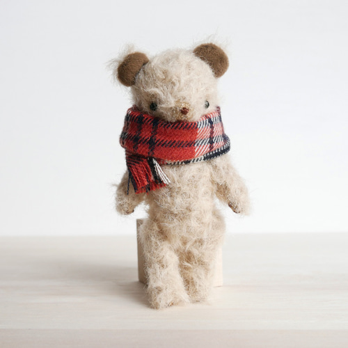 受注制作】マフラーを巻いたこどものテディベア ベージュ ぬいぐるみ