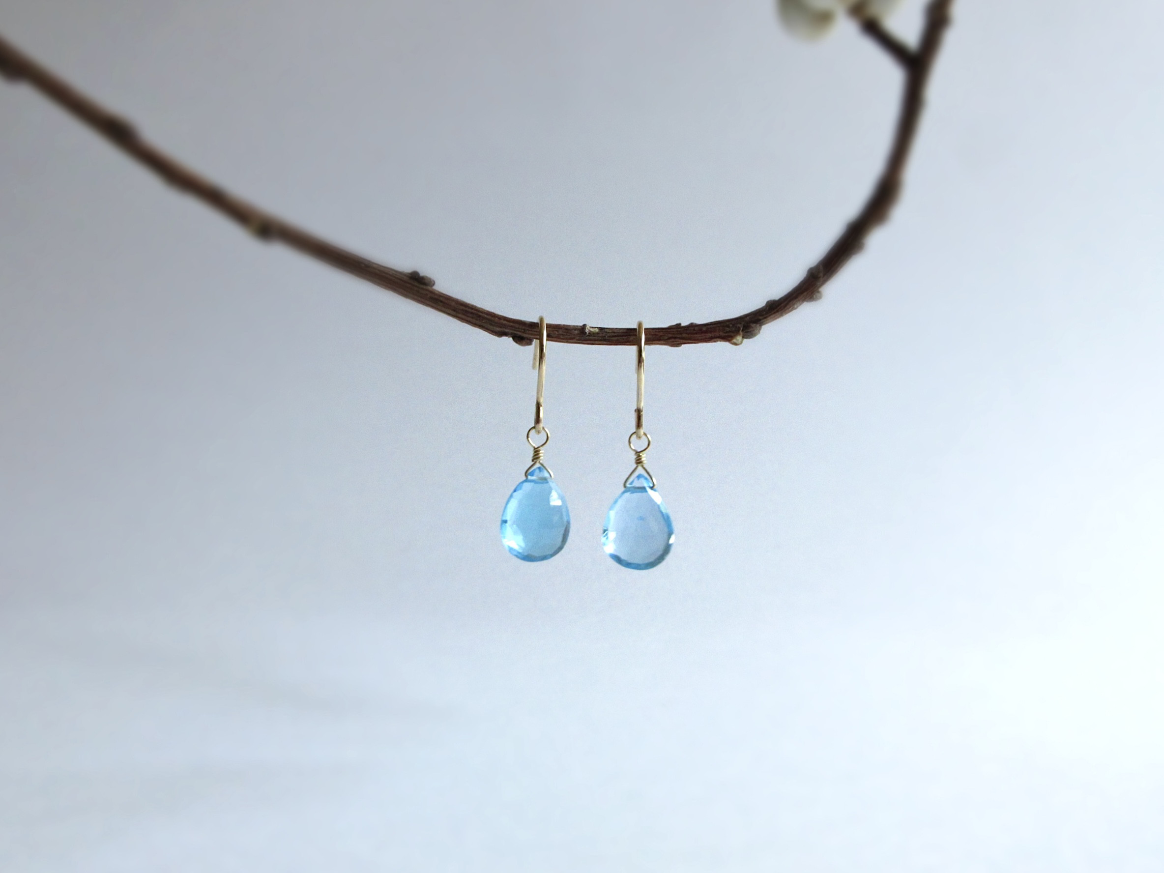 高品質】10mm美粒「スイスブルートパーズ」14kgfピアス