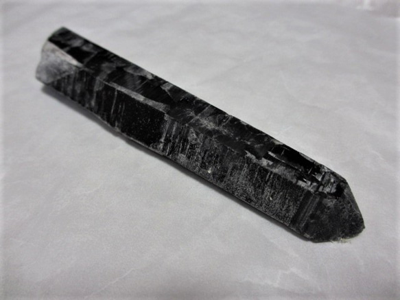 モリオン（黒水晶）原石　65ｇ 2枚目の画像