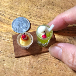 昭和の喫茶店♪クリームソーダとプリンのミニチュア 3枚目の画像