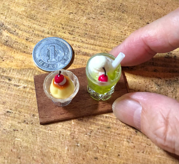 昭和の喫茶店♪クリームソーダとプリンのミニチュア 3枚目の画像