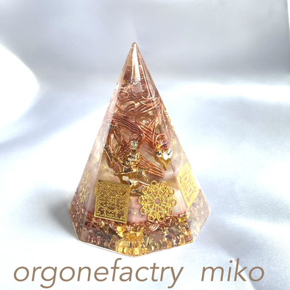 六角錐オルゴナイト☆愛と美☆ 六角錐のブルーローズ・オルゴナイト 六角錐