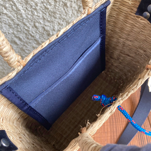 シーグラスカゴバッグ／ブラウン ／ネイビー【シーグラスカゴバッグ】【ショルダー付きカゴバッグ】【マレーシア産シーグラス】 かごバッグ MOUNTAIN  DA CHERRY 通販｜Creema(クリーマ) 14103388