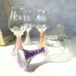 HANATE【水晶＆ガラス】紫水晶（アメジスト）入りワイングラス・ビアグラス 2枚目の画像