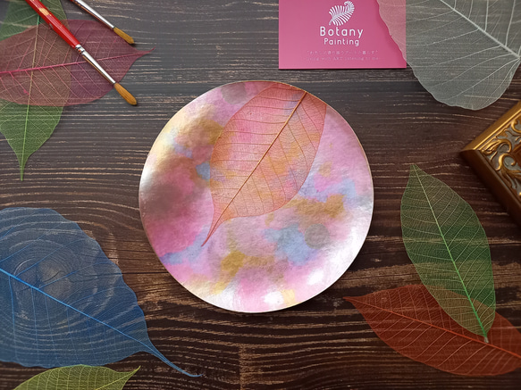【ONLY ONE ART】アートトレイ（ピンク／サークルS)　天然の葉を用いるボタニーペインティング装飾 3枚目の画像